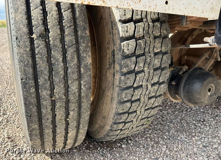 image for item DY0325 2006 International 4300 SBA water truck