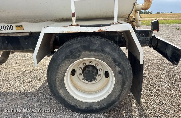 image for item DY0325 2006 International 4300 SBA water truck