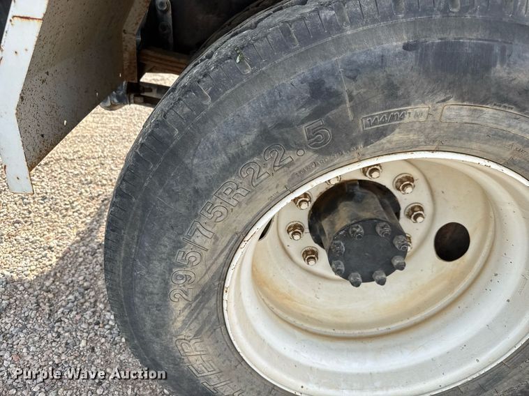 image for item DY0325 2006 International 4300 SBA water truck