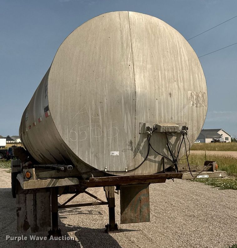 image for item DY0326 1979 Heil water tank trailer