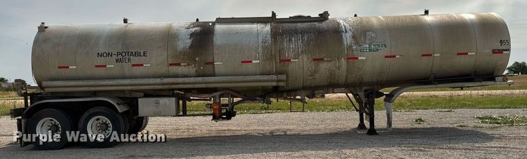 image for item DY0326 1979 Heil water tank trailer