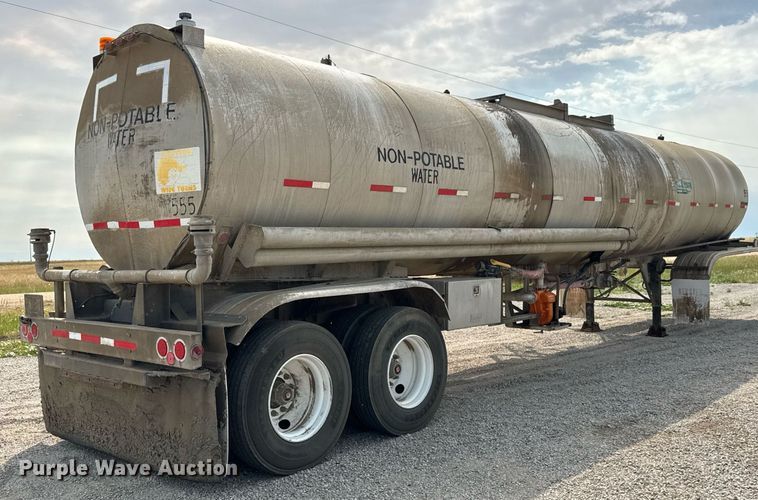 image for item DY0326 1979 Heil water tank trailer