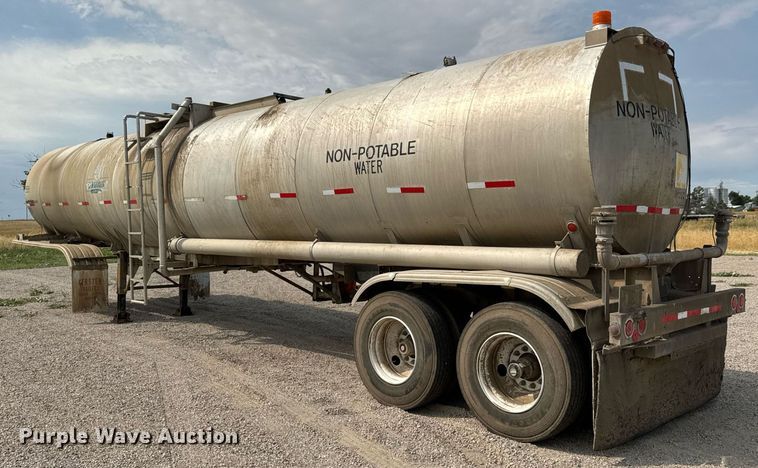 image for item DY0326 1979 Heil water tank trailer