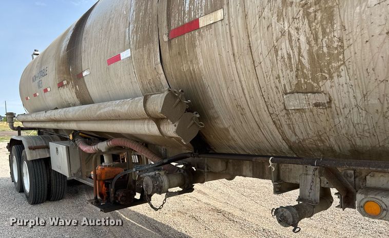 image for item DY0326 1979 Heil water tank trailer