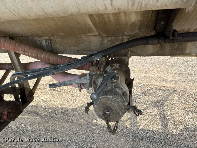 image for item DY0326 1979 Heil water tank trailer