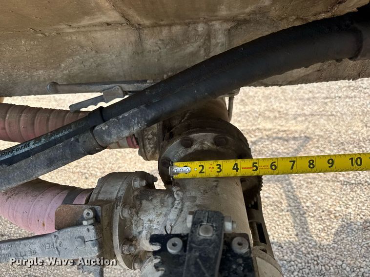 image for item DY0326 1979 Heil water tank trailer