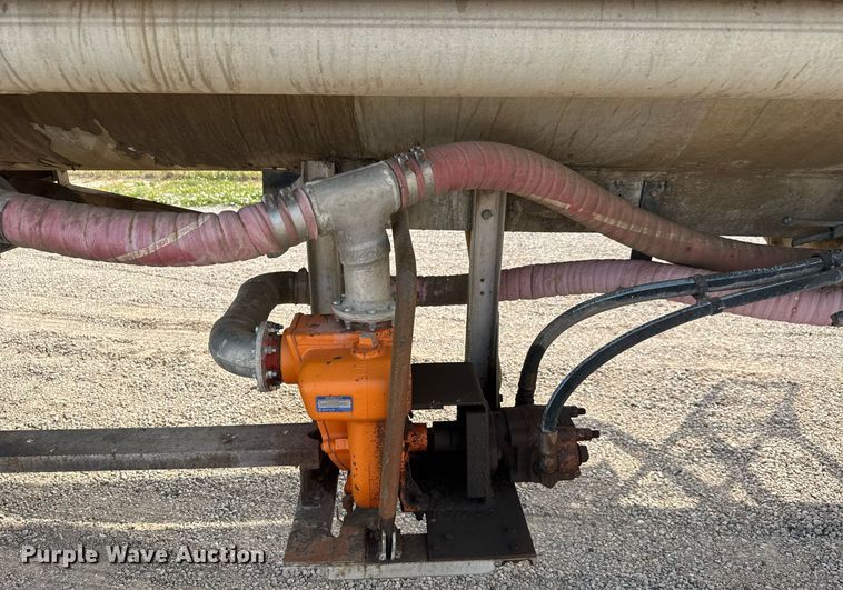 image for item DY0326 1979 Heil water tank trailer