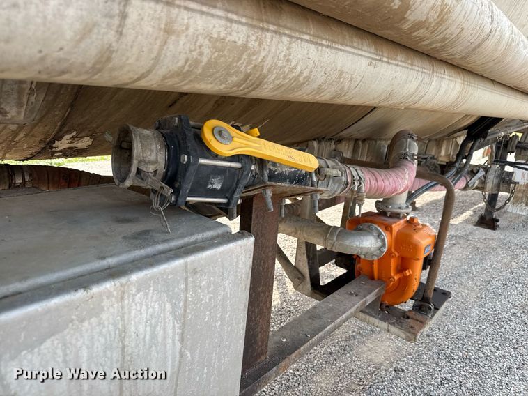 image for item DY0326 1979 Heil water tank trailer