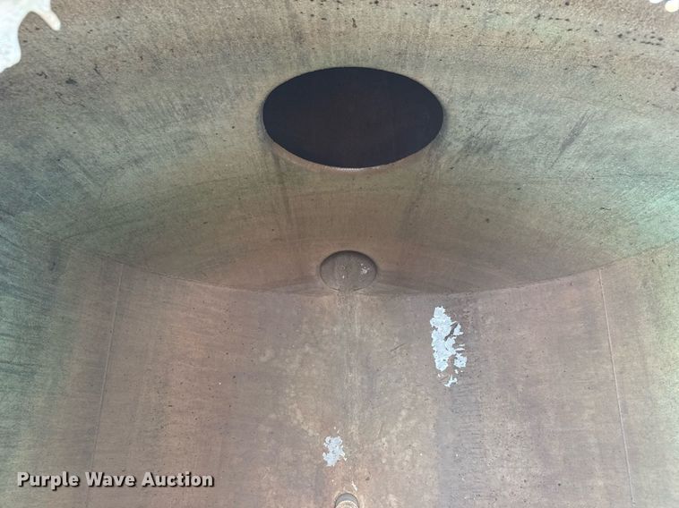 image for item DY0326 1979 Heil water tank trailer