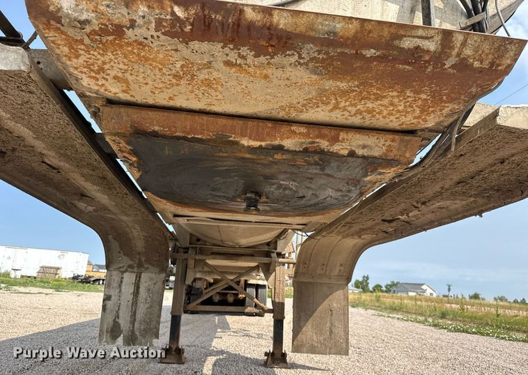 image for item DY0326 1979 Heil water tank trailer