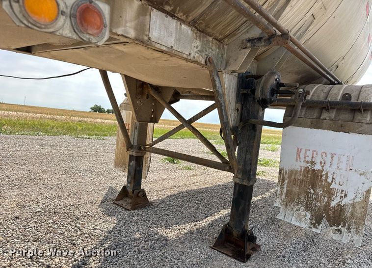 image for item DY0326 1979 Heil water tank trailer