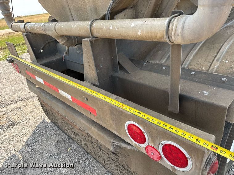 image for item DY0326 1979 Heil water tank trailer