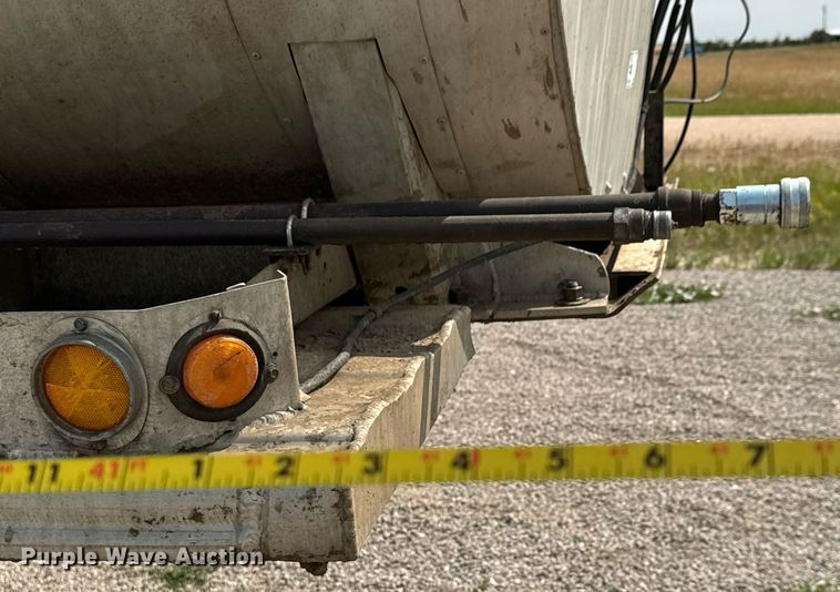 image for item DY0326 1979 Heil water tank trailer