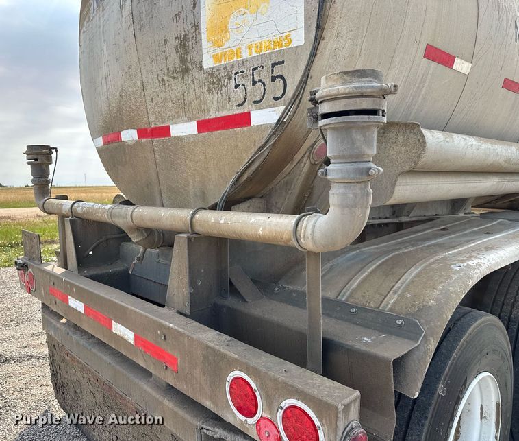 image for item DY0326 1979 Heil water tank trailer