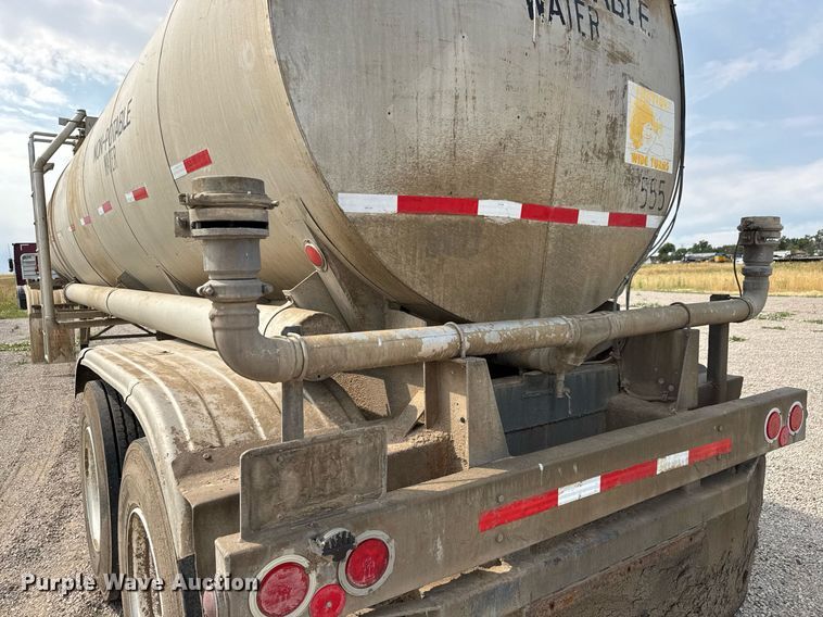 image for item DY0326 1979 Heil water tank trailer