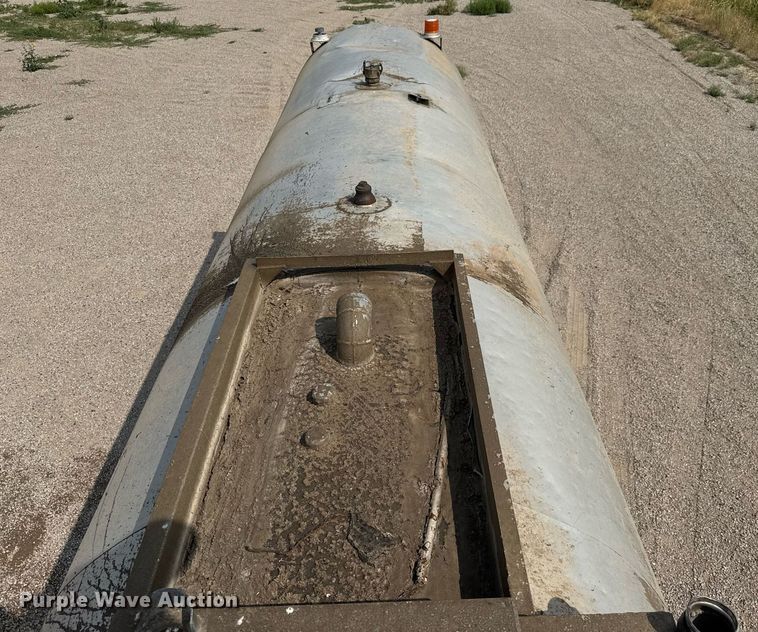 image for item DY0326 1979 Heil water tank trailer