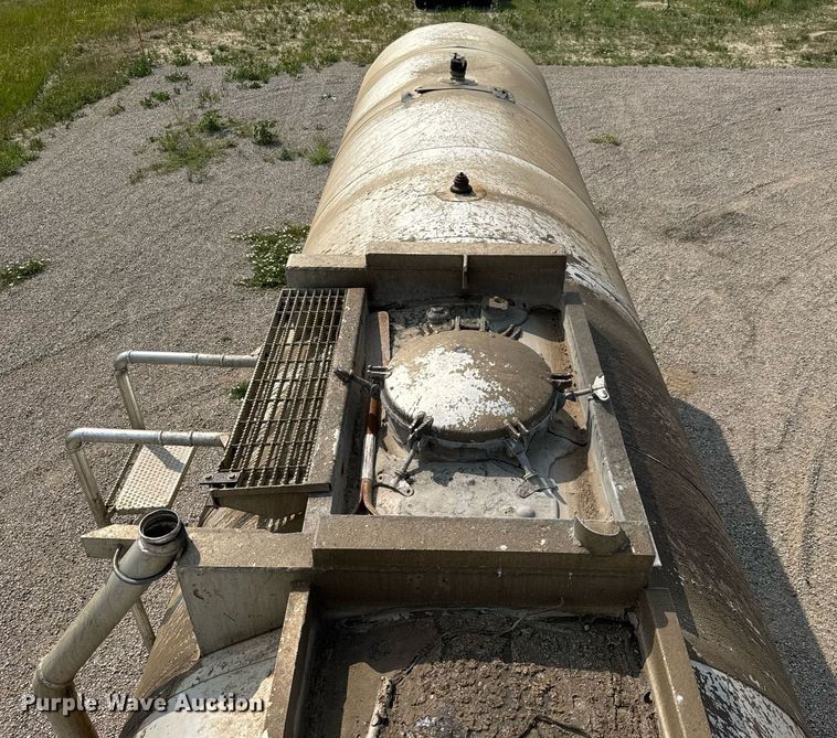 image for item DY0326 1979 Heil water tank trailer