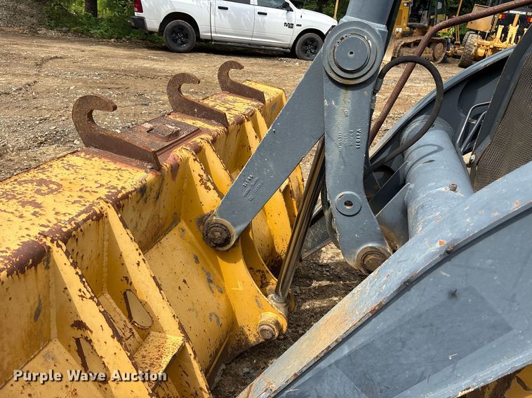 image for item DY0663 2013 John Deere 310SK backhoe