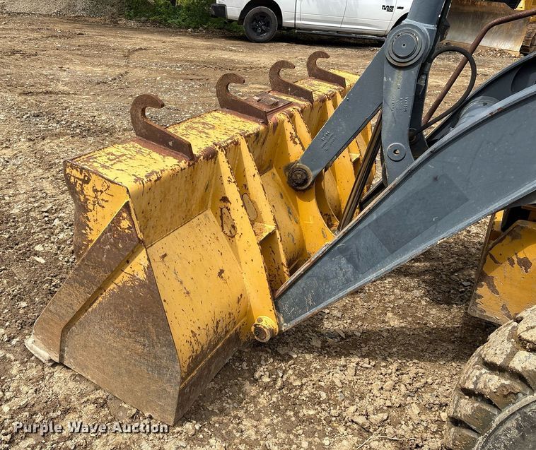 image for item DY0663 2013 John Deere 310SK backhoe