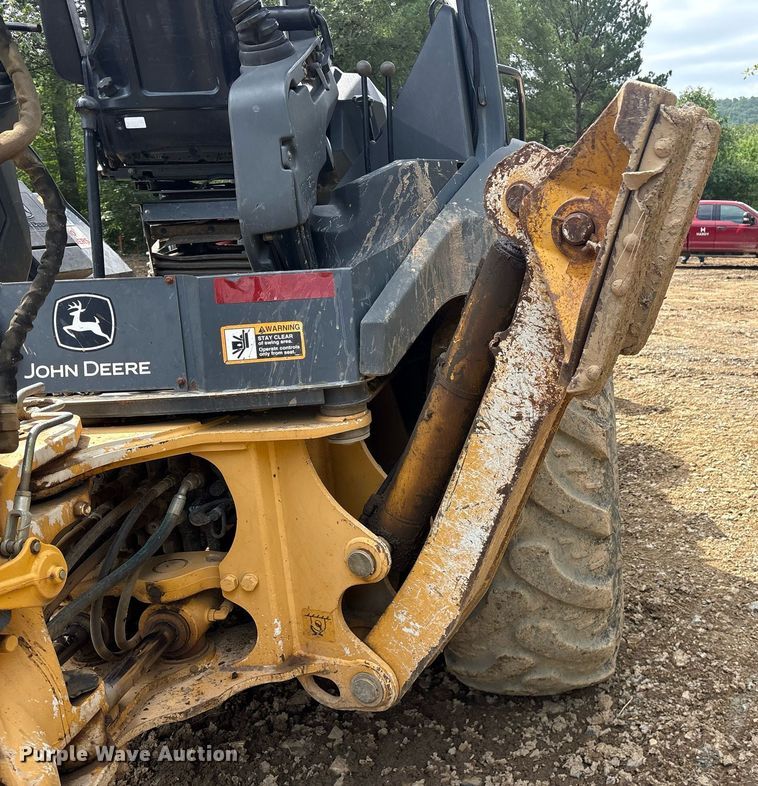 image for item DY0663 2013 John Deere 310SK backhoe