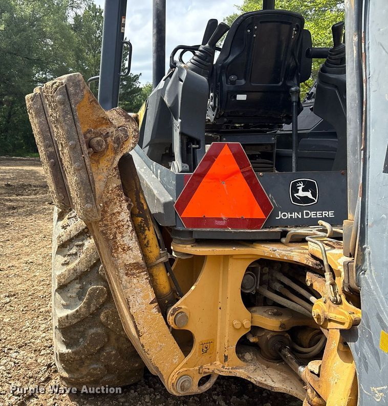 image for item DY0663 2013 John Deere 310SK backhoe