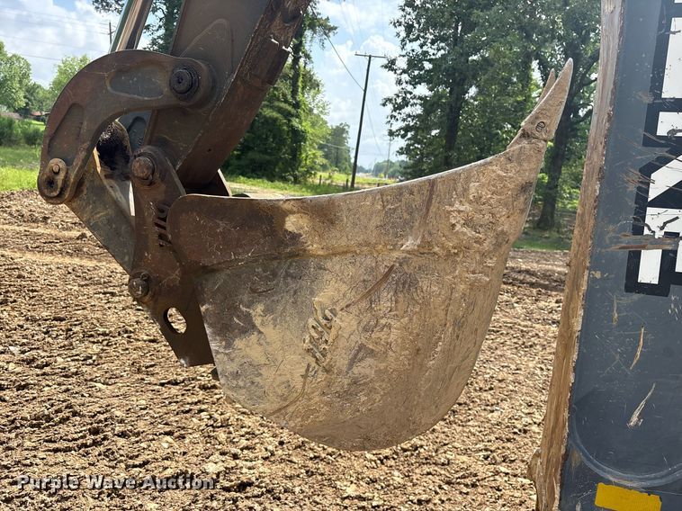 image for item DY0663 2013 John Deere 310SK backhoe