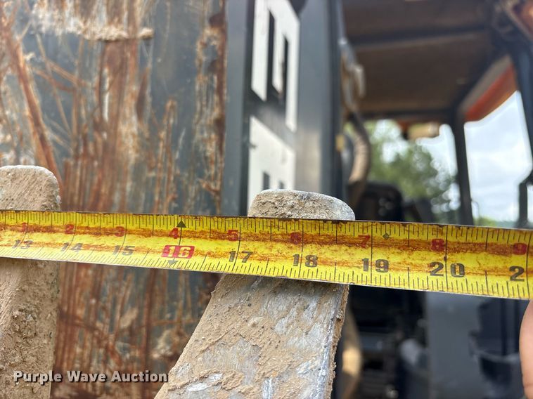 image for item DY0663 2013 John Deere 310SK backhoe