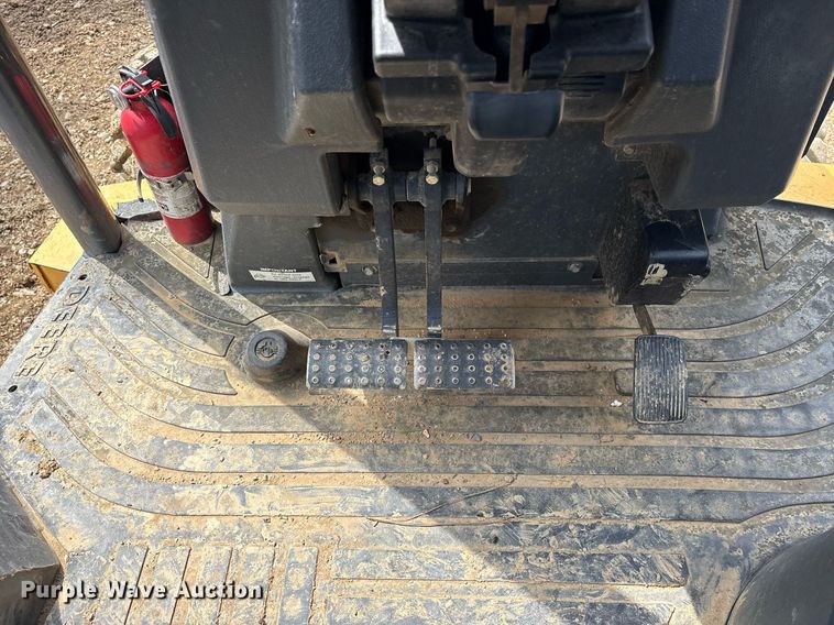 image for item DY0663 2013 John Deere 310SK backhoe