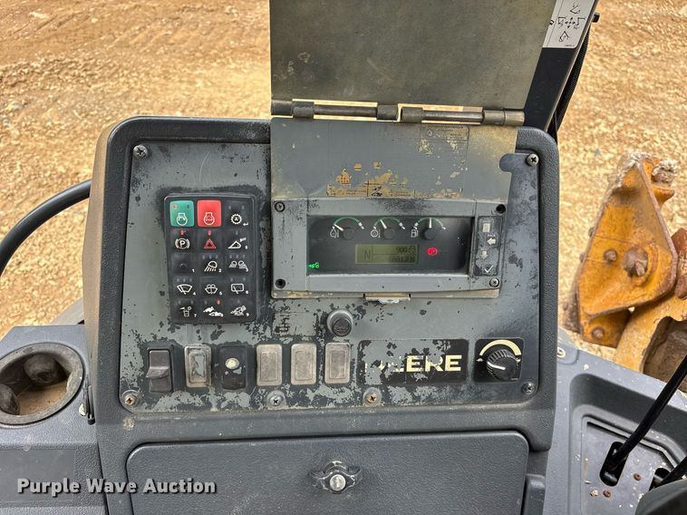 image for item DY0663 2013 John Deere 310SK backhoe