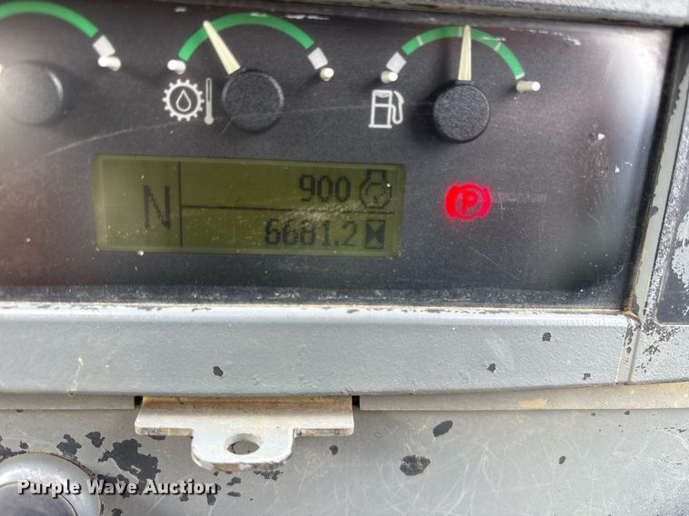 image for item DY0663 2013 John Deere 310SK backhoe