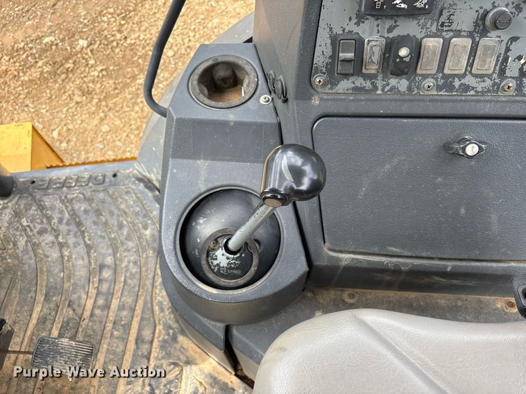 image for item DY0663 2013 John Deere 310SK backhoe