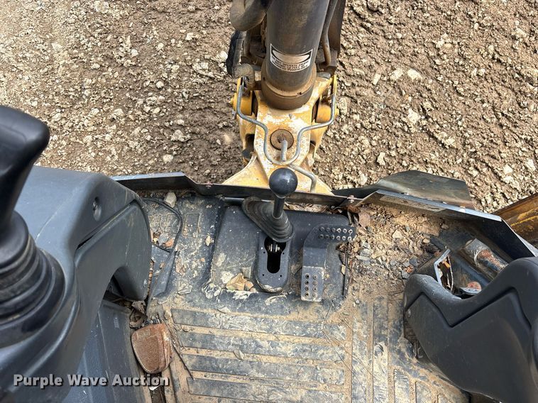 image for item DY0663 2013 John Deere 310SK backhoe