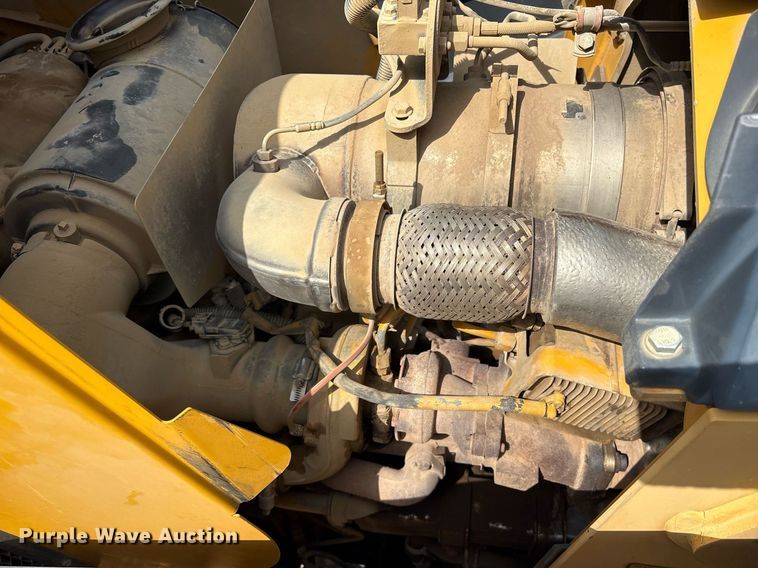 image for item DY0663 2013 John Deere 310SK backhoe