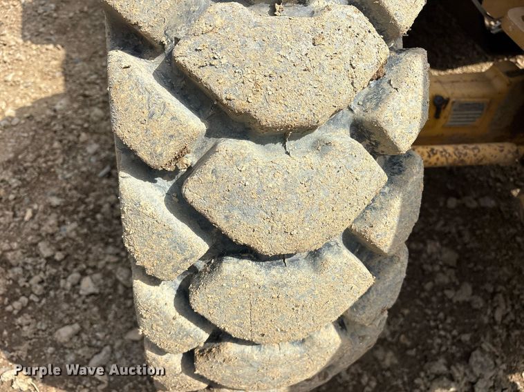 image for item DY0663 2013 John Deere 310SK backhoe