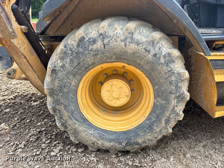 image for item DY0663 2013 John Deere 310SK backhoe