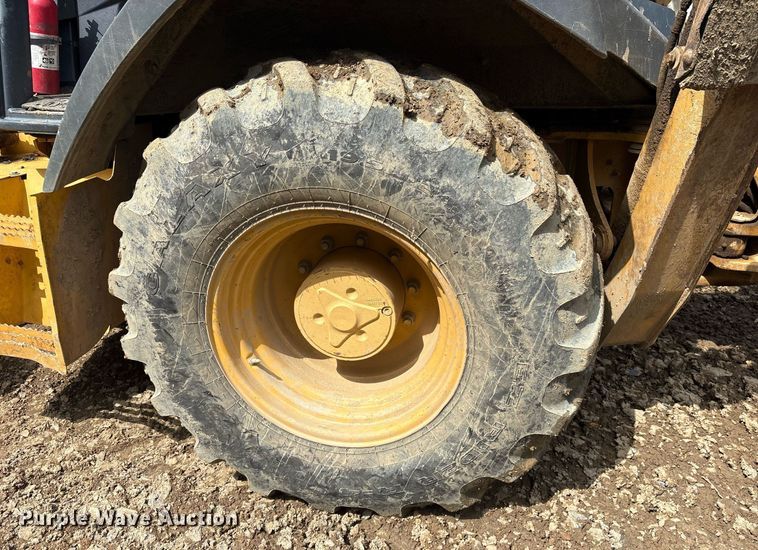 image for item DY0663 2013 John Deere 310SK backhoe