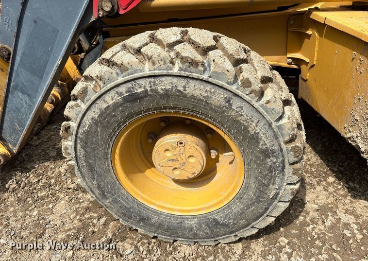 image for item DY0663 2013 John Deere 310SK backhoe