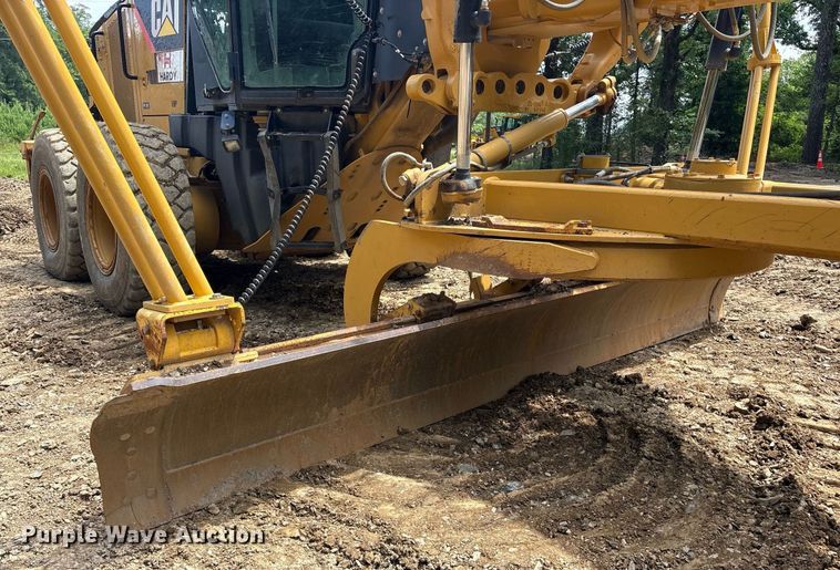 image for item DY0665 2010 Caterpillar 140M motor grader