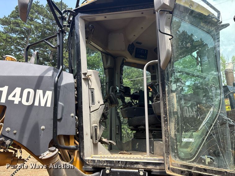 image for item DY0665 2010 Caterpillar 140M motor grader