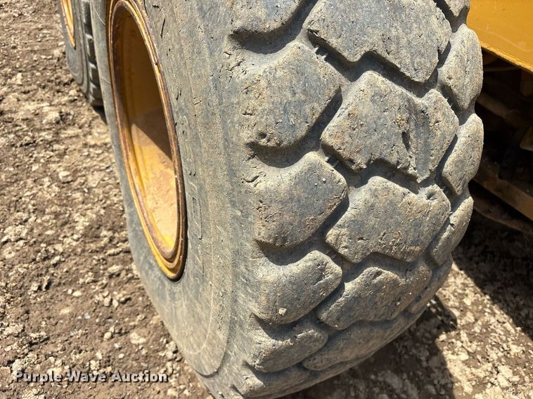 image for item DY0665 2010 Caterpillar 140M motor grader