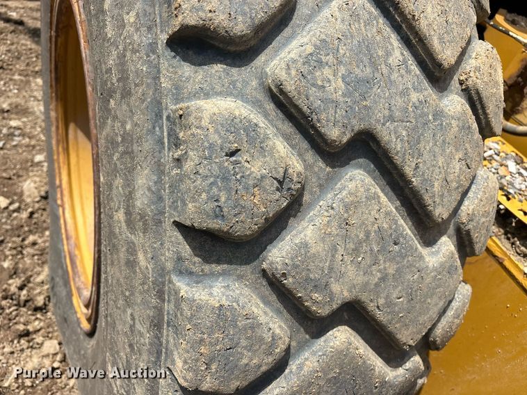 image for item DY0665 2010 Caterpillar 140M motor grader