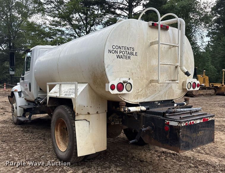 image for item DY0666 2006 International MA025 water truck