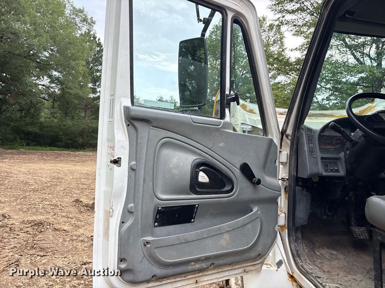 image for item DY0666 2006 International MA025 water truck