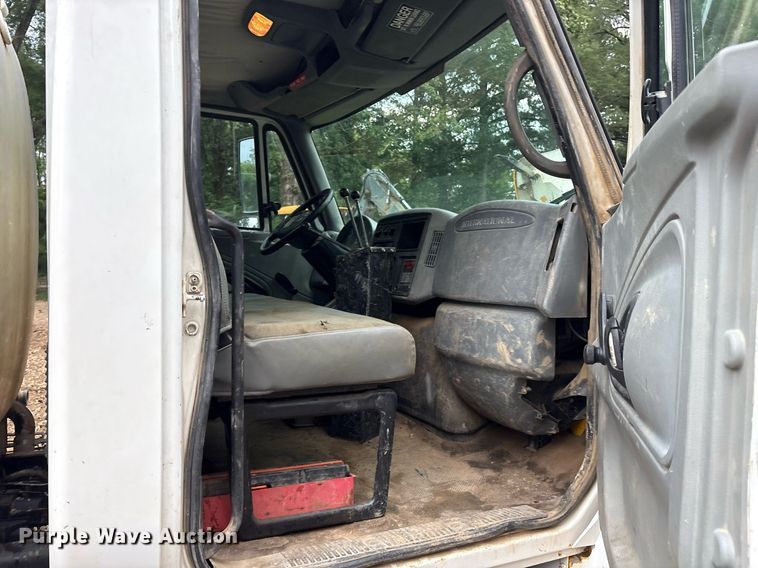 image for item DY0666 2006 International MA025 water truck