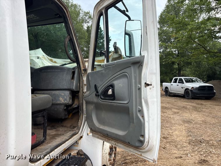 image for item DY0666 2006 International MA025 water truck