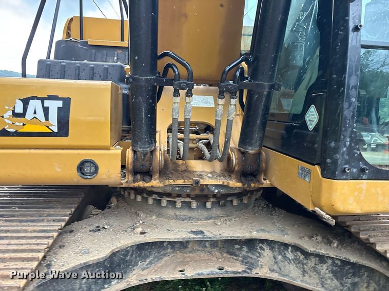 image for item DY0667 2018 Caterpillar 320 excavator