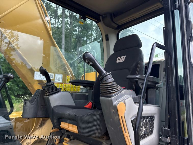 image for item DY0667 2018 Caterpillar 320 excavator