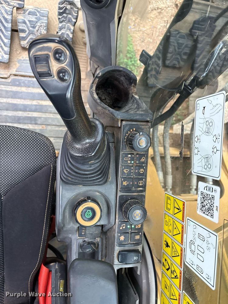 image for item DY0667 2018 Caterpillar 320 excavator