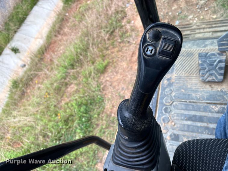 image for item DY0667 2018 Caterpillar 320 excavator