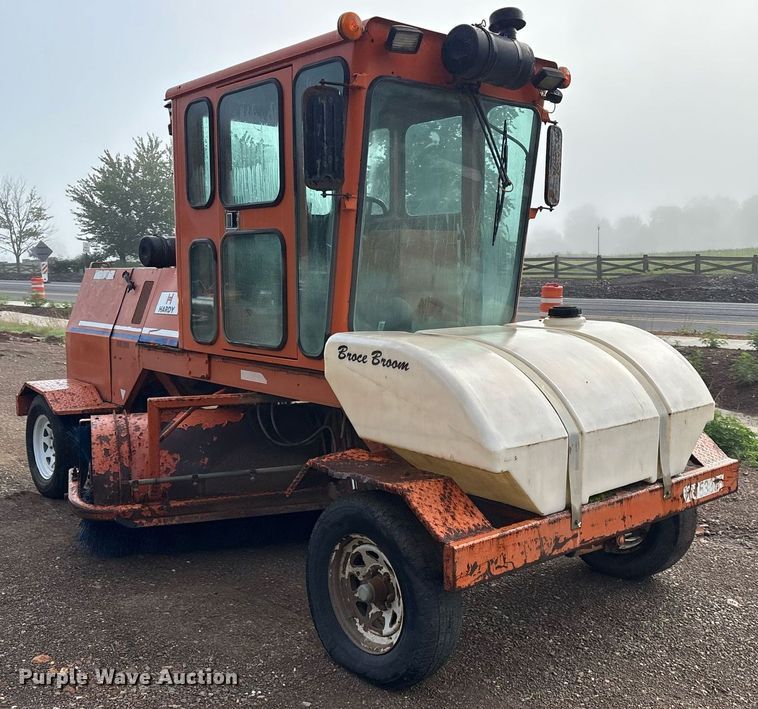 image for item DY0668 2013 Broce KR350 broom